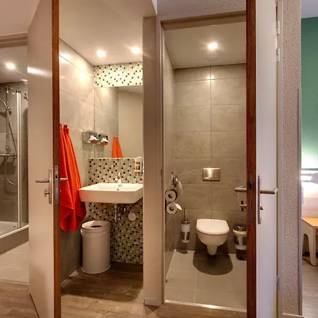 Hotel Meininger West 2*