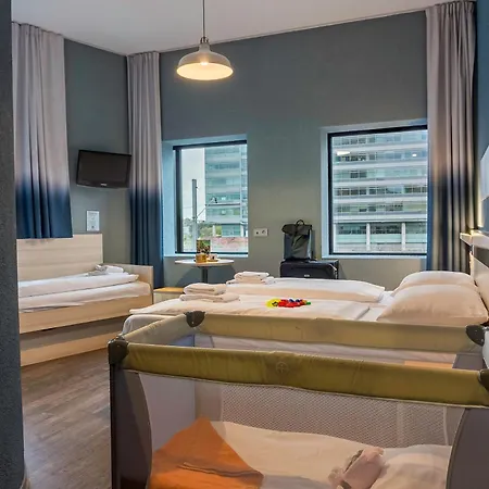 Meininger West Hotel 2*