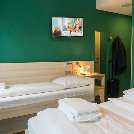 Meininger West Otel 2*