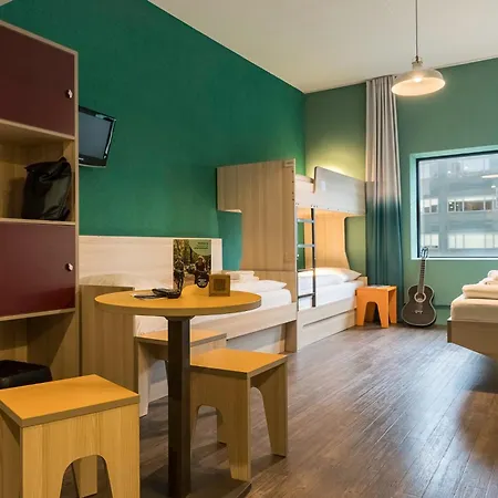 Hotel Meininger West 2*