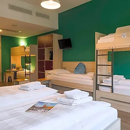 Ξενοδοχείο Meininger West 2*
