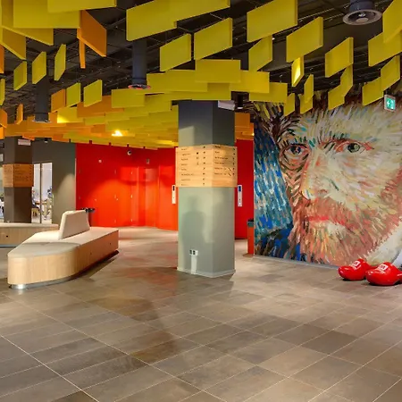 Hotel Meininger West 2*