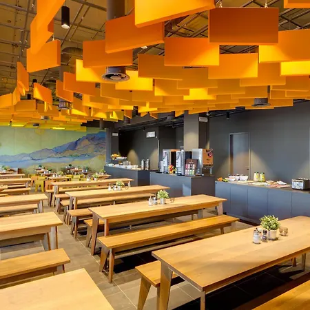 Meininger West Hotel