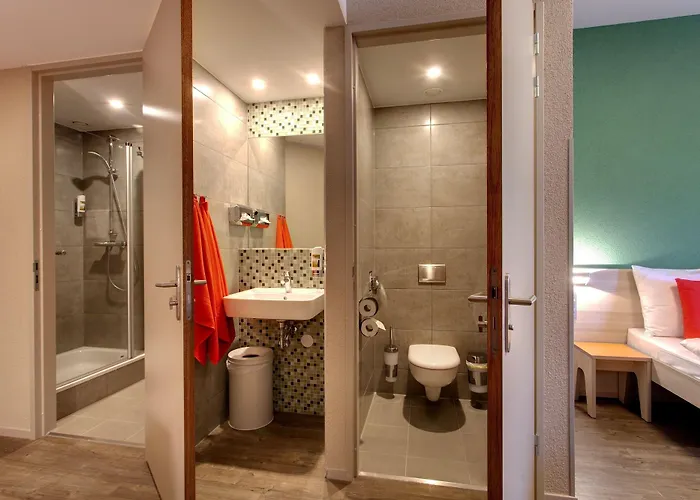 Hotel Meininger West 2*