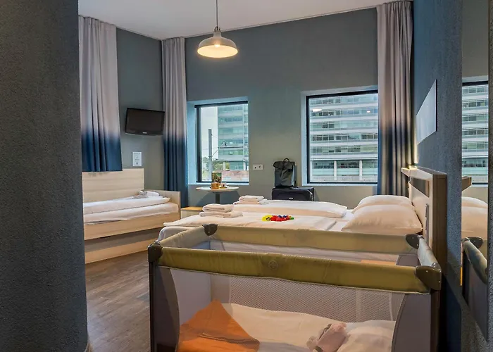 Meininger West Hotel 2*