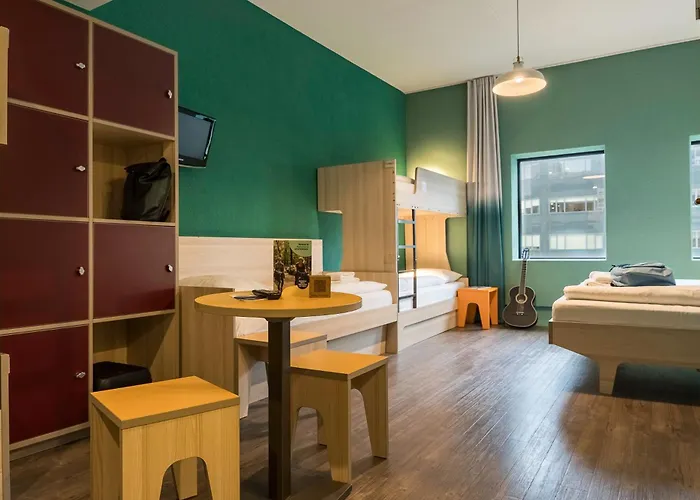 Hotel Meininger West 2*